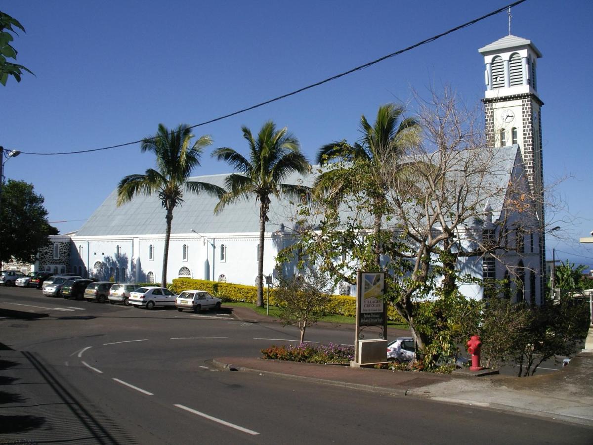 Case Creole Traditionnelle A Ossature Et Charpente Bois Petite Île 外观 照片