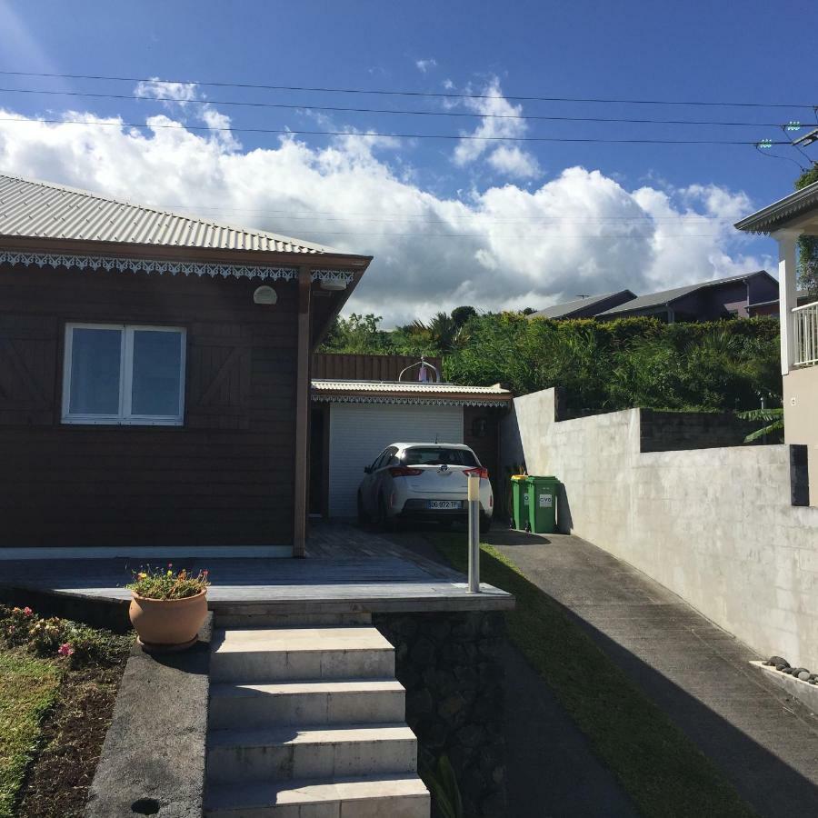 Case Creole Traditionnelle A Ossature Et Charpente Bois Petite Île 外观 照片