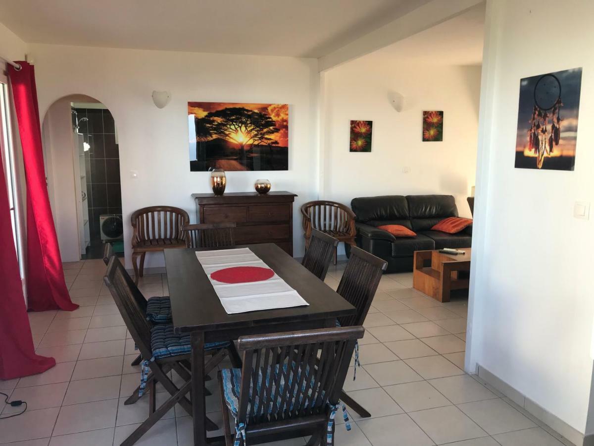 Case Creole Traditionnelle A Ossature Et Charpente Bois Petite Île 外观 照片